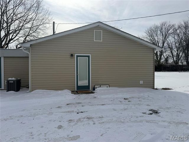 26147 N Carol Street, Warrenton, MO 63383