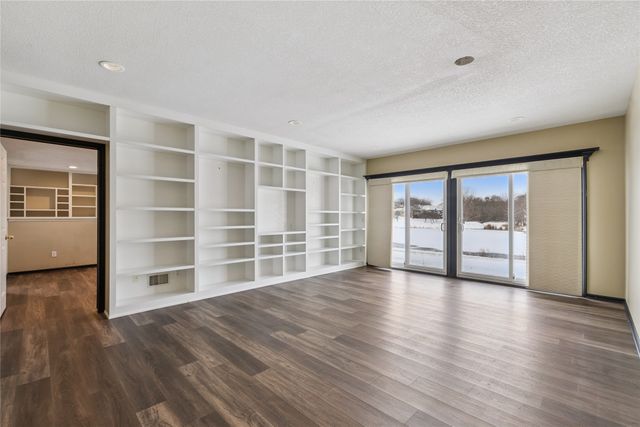 1500 Dover Bay Drive, Clive, IA 50325