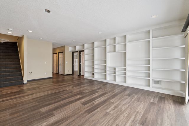 1500 Dover Bay Drive, Clive, IA 50325