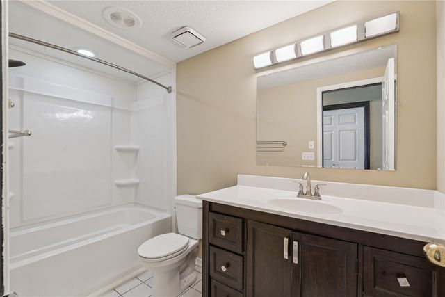 1500 Dover Bay Drive, Clive, IA 50325