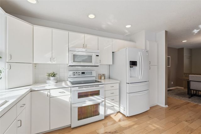 1500 Dover Bay Drive, Clive, IA 50325