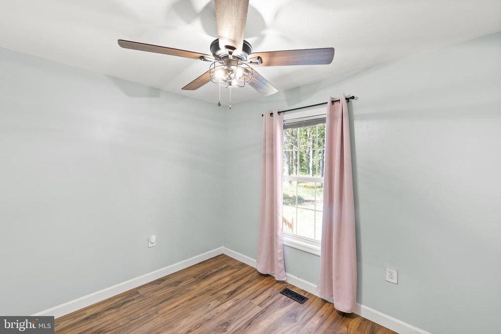 221 FRYS LN, Charles Town, WV 25414