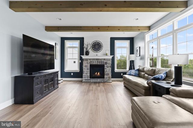 2058 N AUTUMN CHASE DR, Mechanicsburg, PA 17055