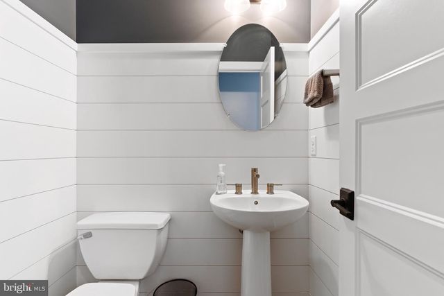 2058 N AUTUMN CHASE DR, Mechanicsburg, PA 17055