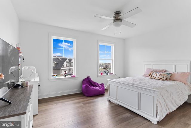 2058 N AUTUMN CHASE DR, Mechanicsburg, PA 17055