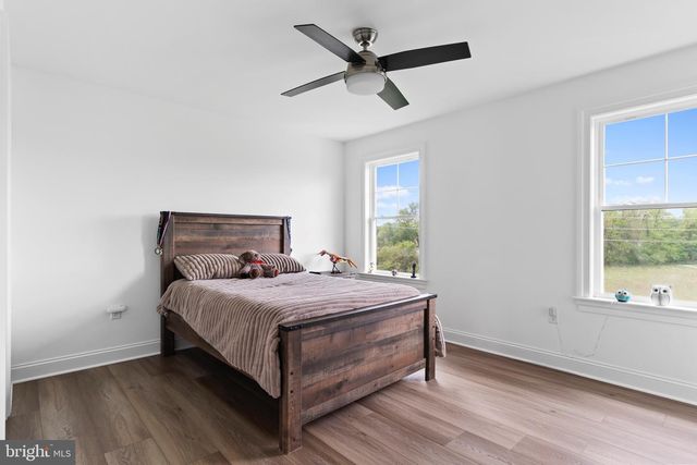 2058 N AUTUMN CHASE DR, Mechanicsburg, PA 17055