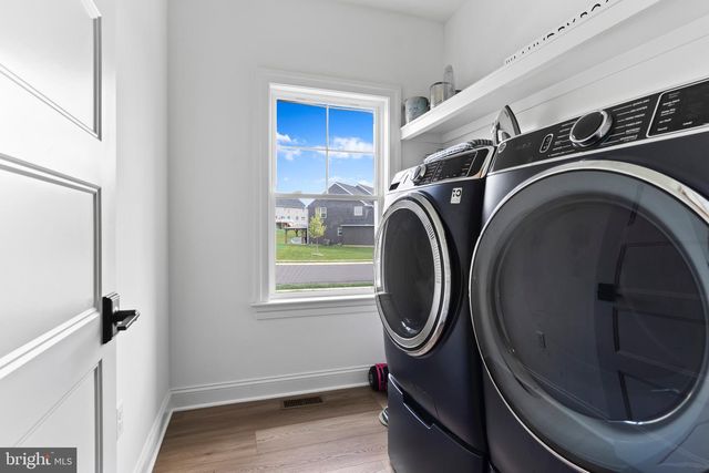 2058 N AUTUMN CHASE DR, Mechanicsburg, PA 17055