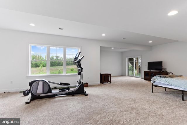 2058 N AUTUMN CHASE DR, Mechanicsburg, PA 17055