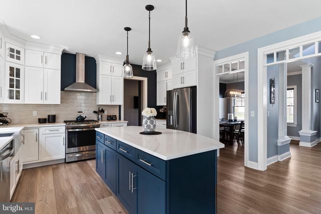 2058 N AUTUMN CHASE DR, Mechanicsburg, PA 17055