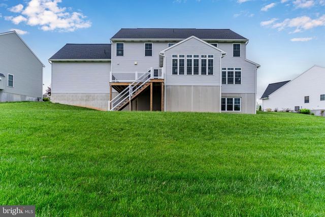 2058 N AUTUMN CHASE DR, Mechanicsburg, PA 17055