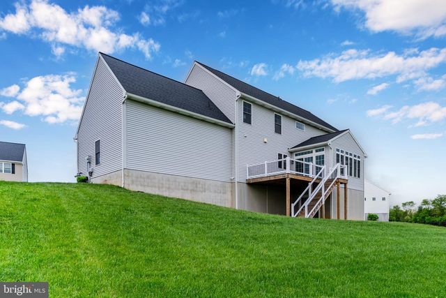 2058 N AUTUMN CHASE DR, Mechanicsburg, PA 17055