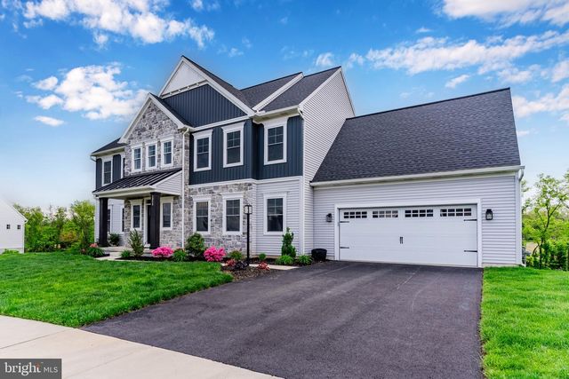 2058 N AUTUMN CHASE DR, Mechanicsburg, PA 17055