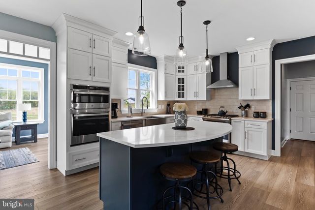 2058 N AUTUMN CHASE DR, Mechanicsburg, PA 17055