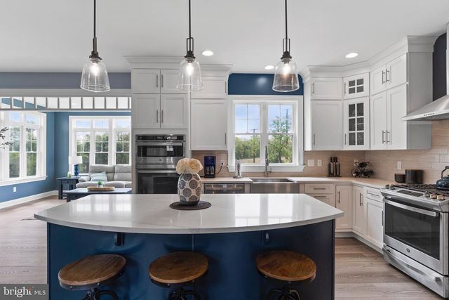 2058 N AUTUMN CHASE DR, Mechanicsburg, PA 17055