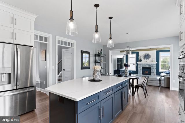 2058 N AUTUMN CHASE DR, Mechanicsburg, PA 17055