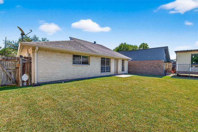 13434 Woodring Drive, Houston, TX 77045