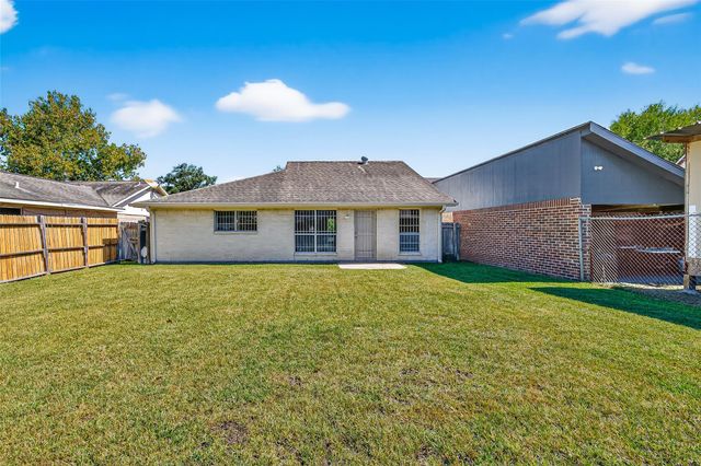13434 Woodring Drive, Houston, TX 77045