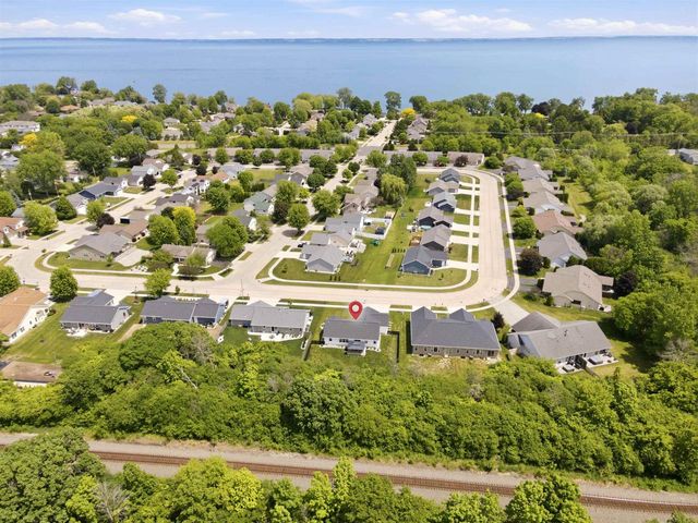 3308 ISAAC LANE, Oshkosh, WI 54902