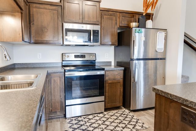 8656 Gateway Circle, Monticello, MN 55362