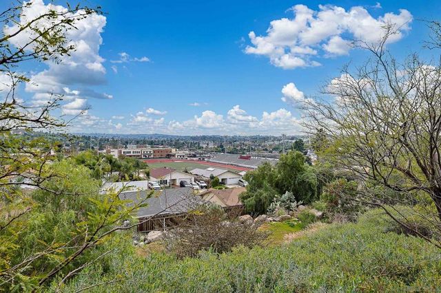 1818 Hayden Ranch Rd, Vista, CA 92084