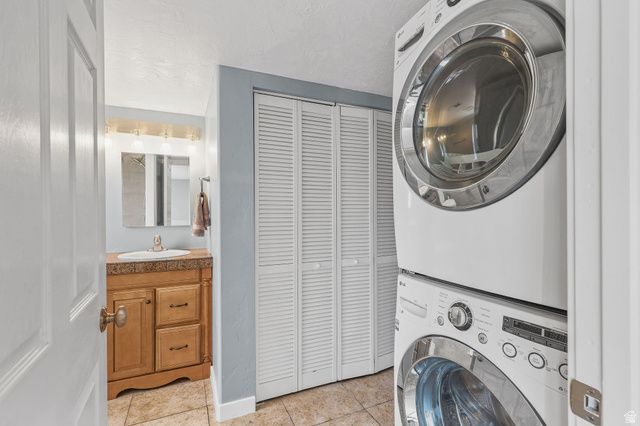 4602 S 4000 W, Roy, UT 84067