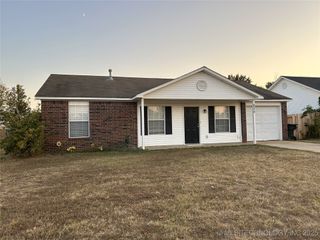 675 Oxford Lane, Claremore, OK 74017