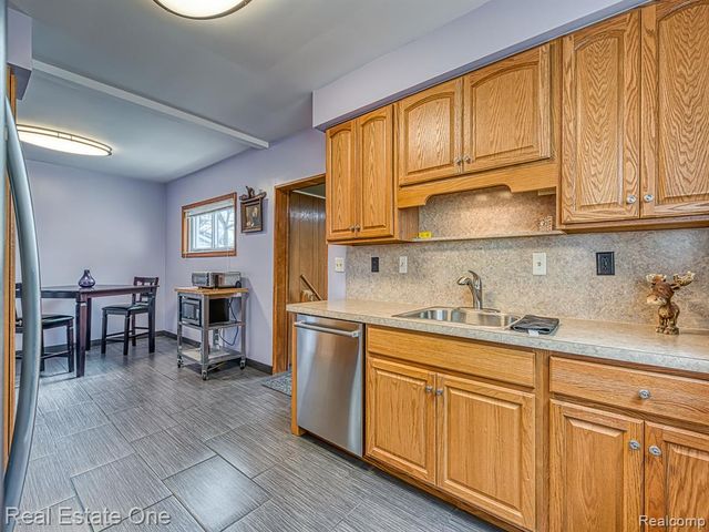 22923 Columbia Street, Dearborn, MI 48124
