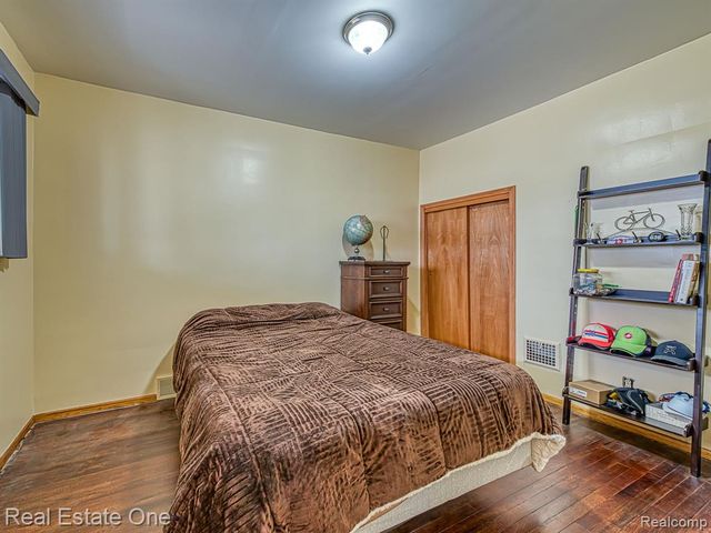 22923 Columbia Street, Dearborn, MI 48124