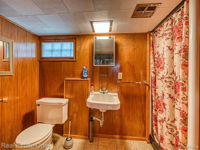 22923 Columbia Street, Dearborn, MI 48124