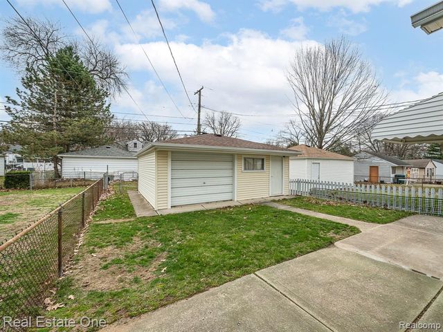 22923 Columbia Street, Dearborn, MI 48124
