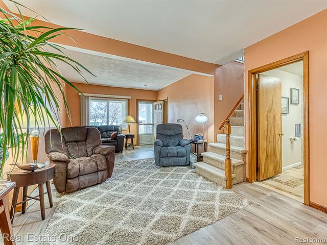 22923 Columbia Street, Dearborn, MI 48124