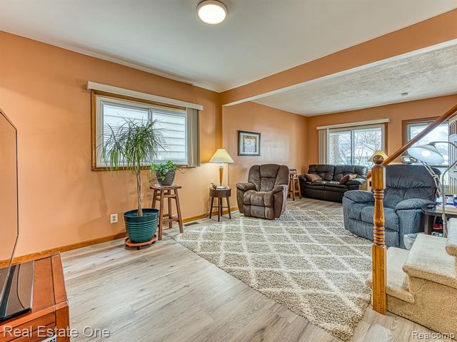 22923 Columbia Street, Dearborn, MI 48124