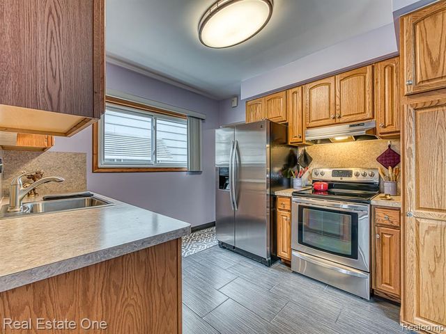 22923 Columbia Street, Dearborn, MI 48124