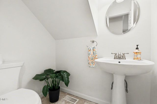 232 W Elm Avenue, Holly Springs, NC 27540