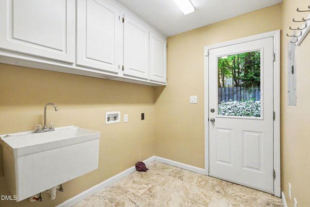 232 W Elm Avenue, Holly Springs, NC 27540