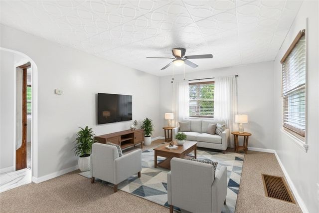 124 Bunker Hill Rd, Center Twp, PA 15001