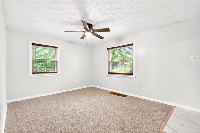 124 Bunker Hill Rd, Center Twp, PA 15001