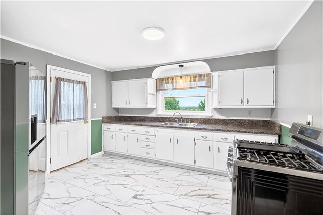 124 Bunker Hill Rd, Center Twp, PA 15001