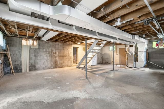 124 Bunker Hill Rd, Center Twp, PA 15001