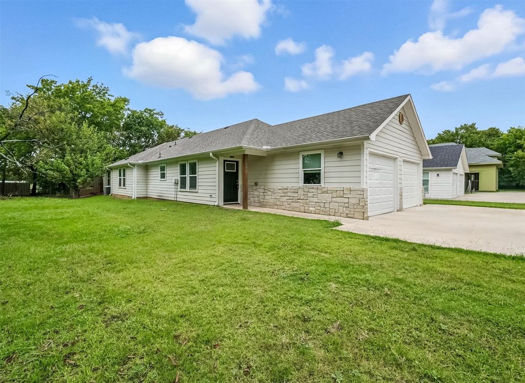 910-914 N Throckmorton 910, Sherman, TX 75090