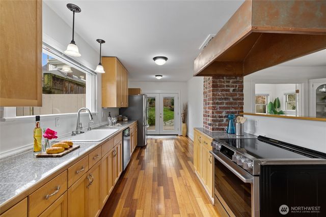 510 N Yakima Avenue, Tacoma, WA 98403