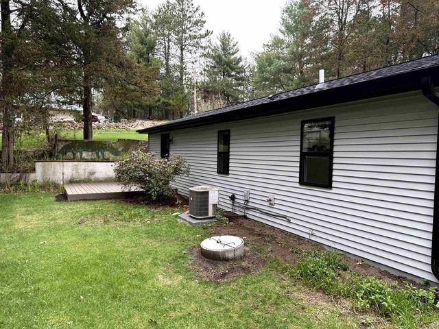 W5640 Cedar Trail, Neshkoro, WI 54960