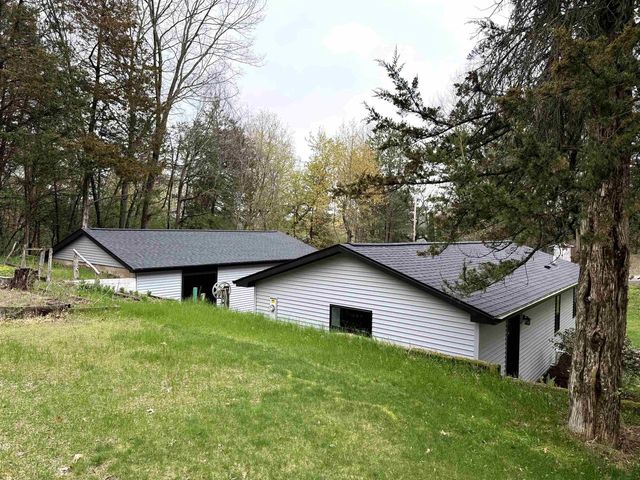 W5640 Cedar Trail, Neshkoro, WI 54960