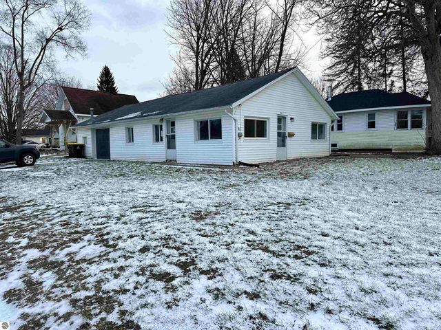 214 N Grover Avenue, Alma, MI 48801