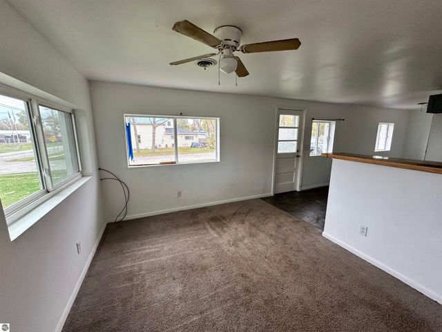 214 N Grover Avenue, Alma, MI 48801