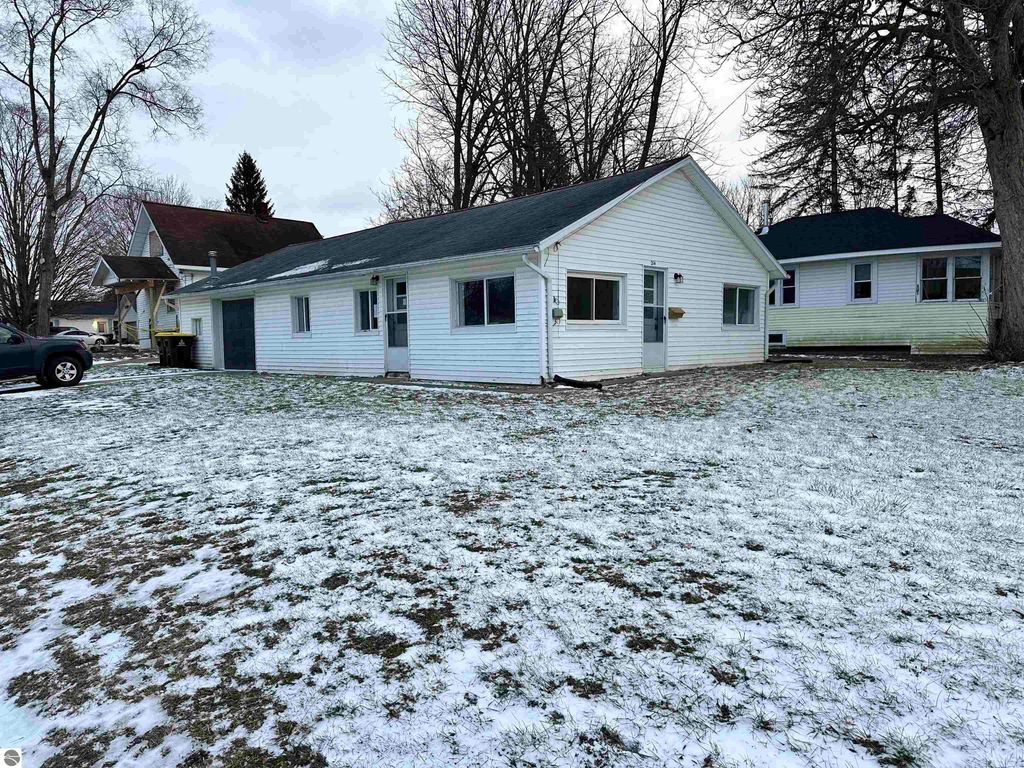 Image 11 of property listing at 214 N Grover Avenue, Alma, MI 48801