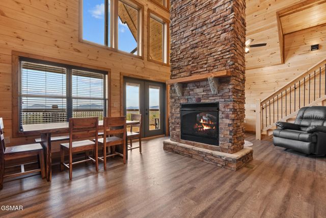 3321 Pine Peak Way, Sevierville, TN 37862