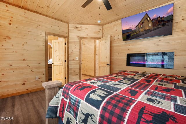 3321 Pine Peak Way, Sevierville, TN 37862