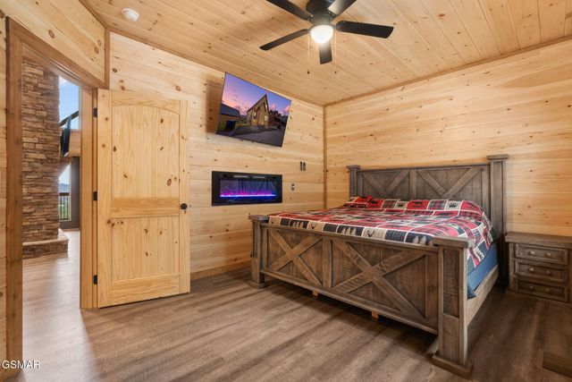 3321 Pine Peak Way, Sevierville, TN 37862