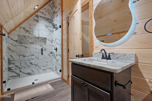 3321 Pine Peak Way, Sevierville, TN 37862